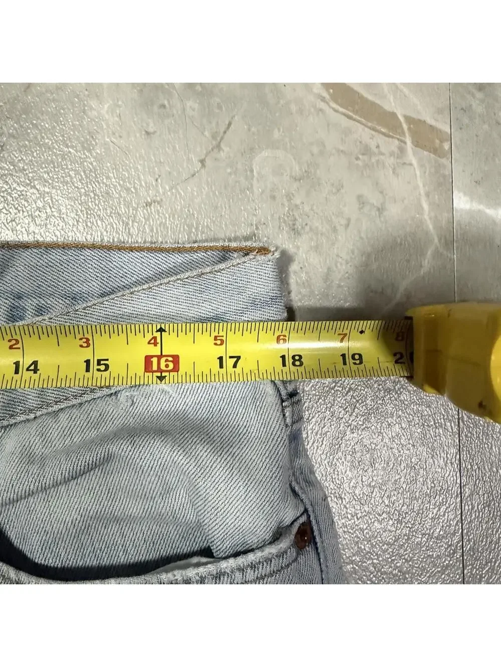 Vintage Levi’s 560 Comfort Fit Light Wash Jeans W36 L32
